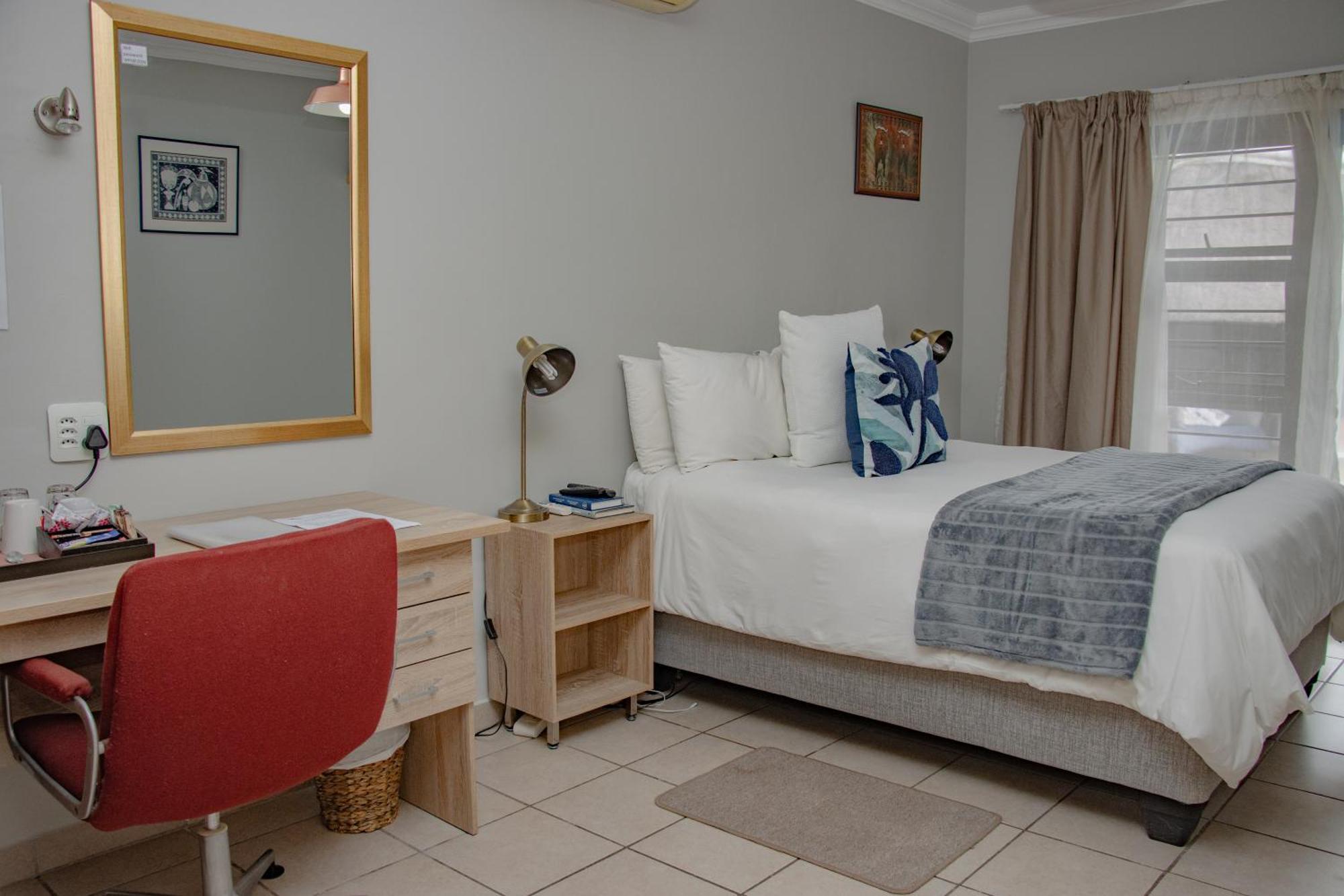 Woodpecker'S Inn Guest House Kempton Park Exterior photo