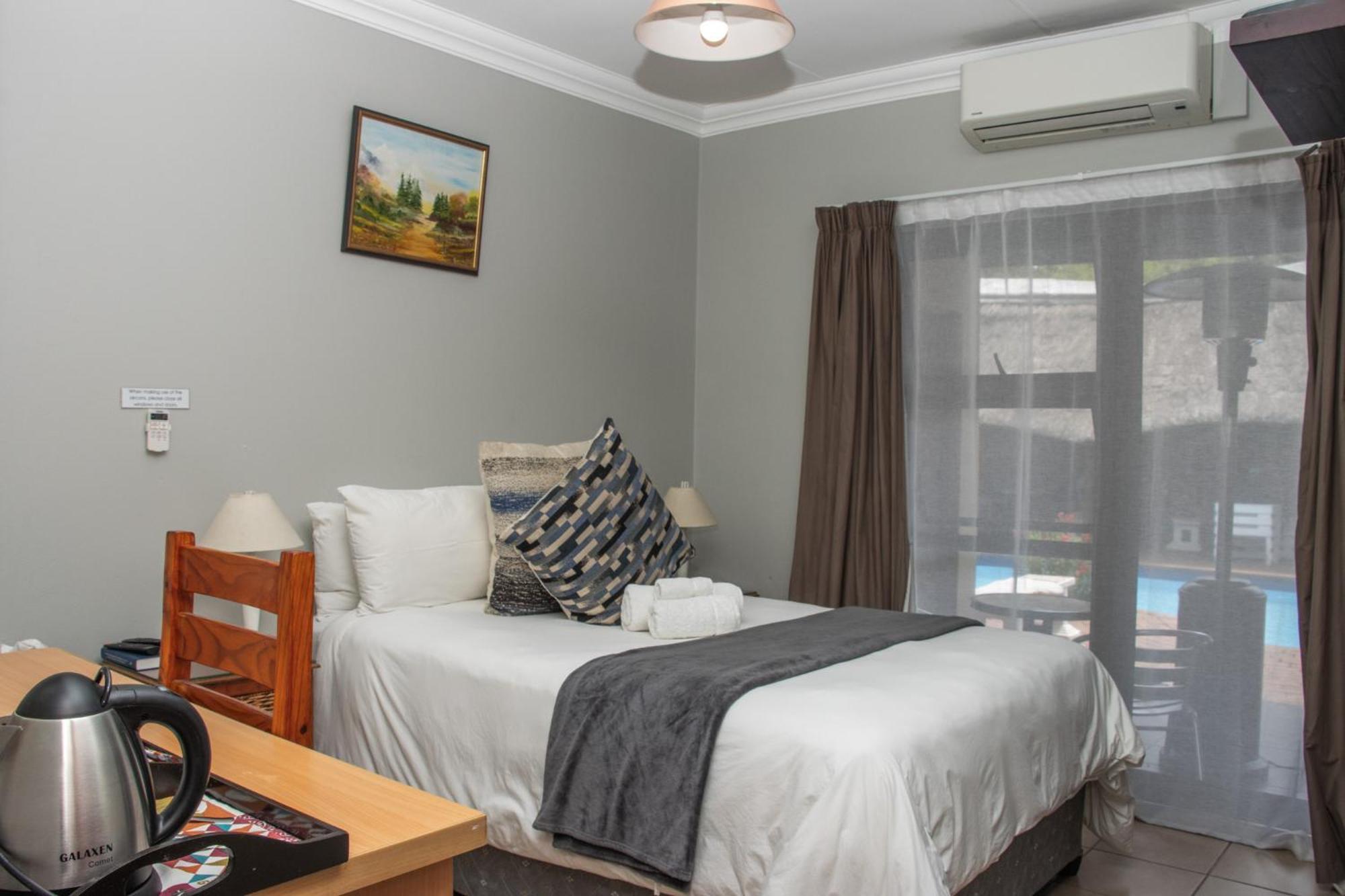 Woodpecker'S Inn Guest House Kempton Park Exterior photo