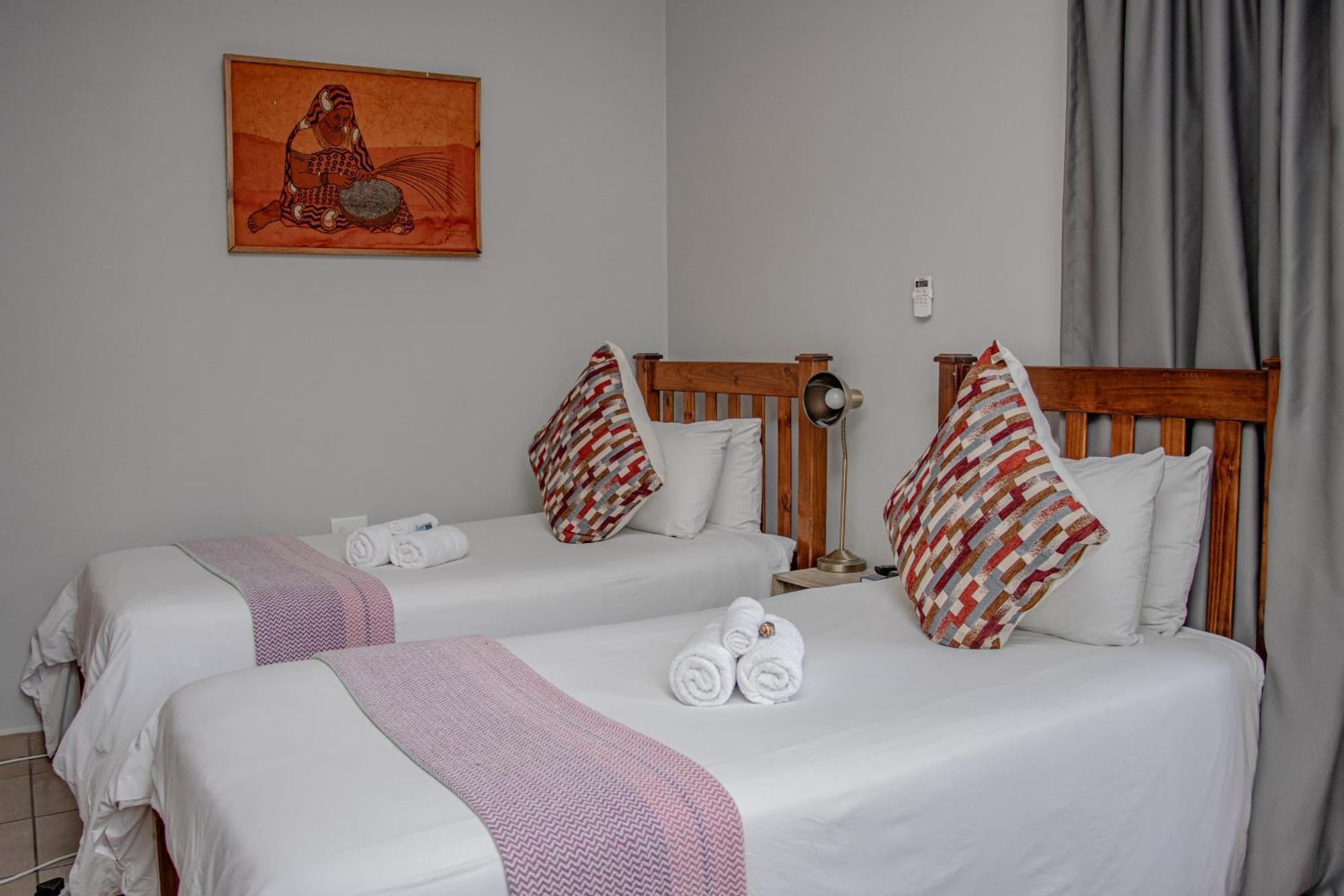 Woodpecker'S Inn Guest House Kempton Park Exterior photo
