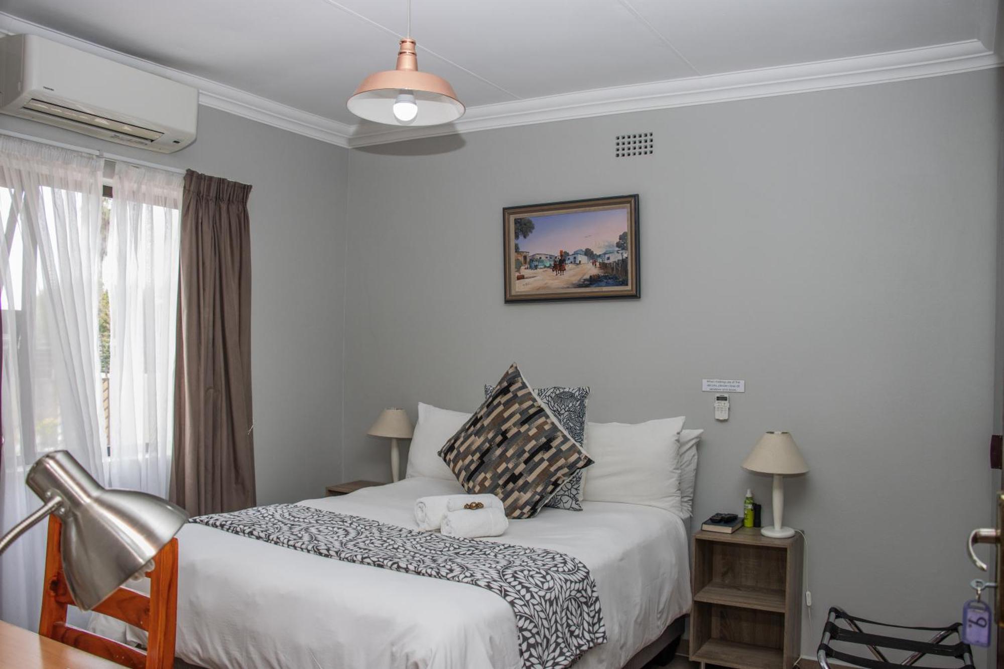 Woodpecker'S Inn Guest House Kempton Park Exterior photo