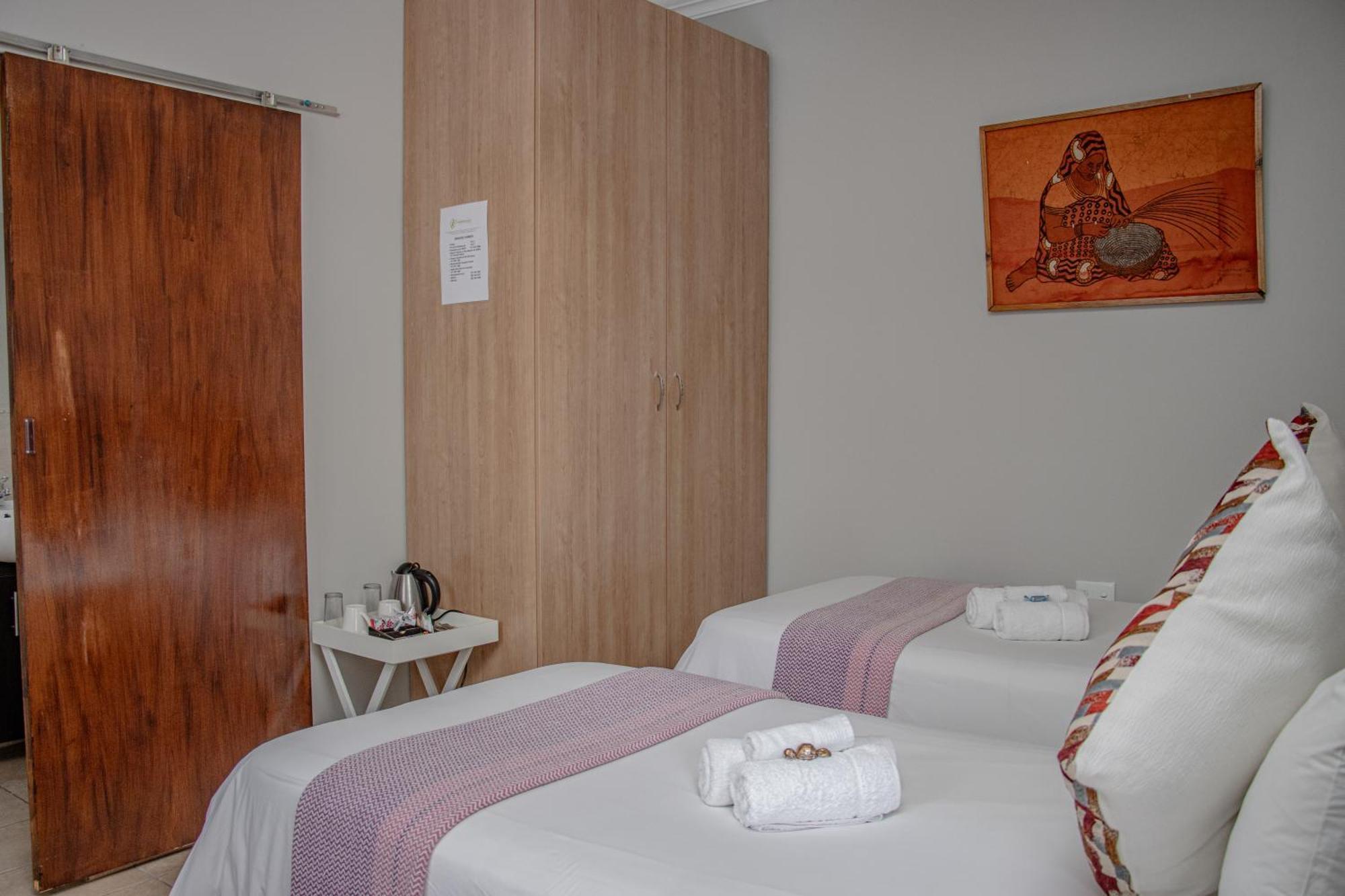 Woodpecker'S Inn Guest House Kempton Park Exterior photo